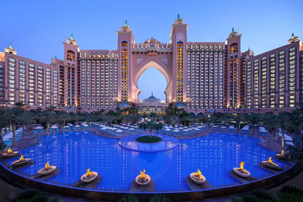 AtlantisThePalm Exterior FrontShotWithRoyalPool Optimised 1